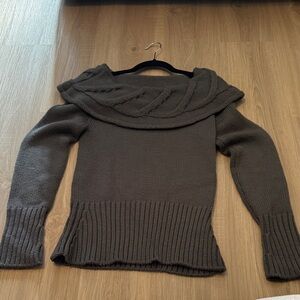 Chic Off-the-Shoulder Gray Sweater